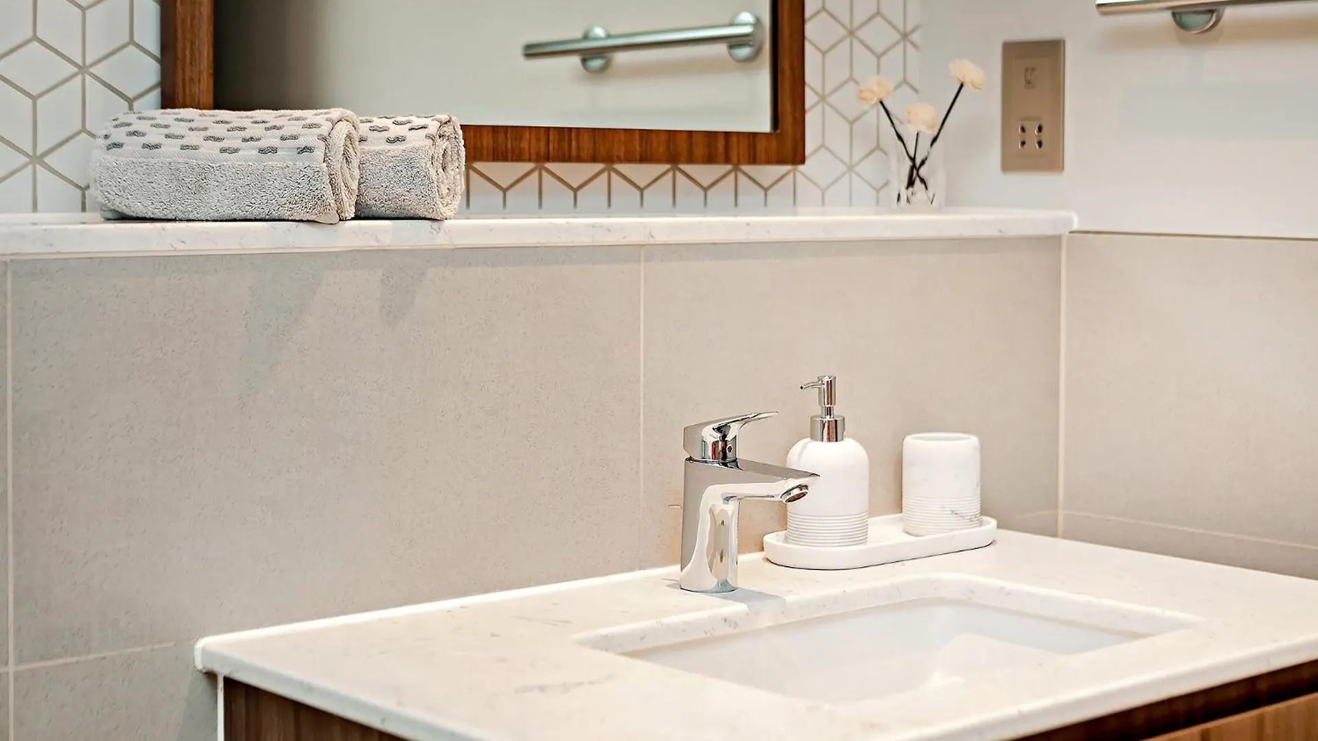Vida Creek Beach 1 Bedroom Dubaj